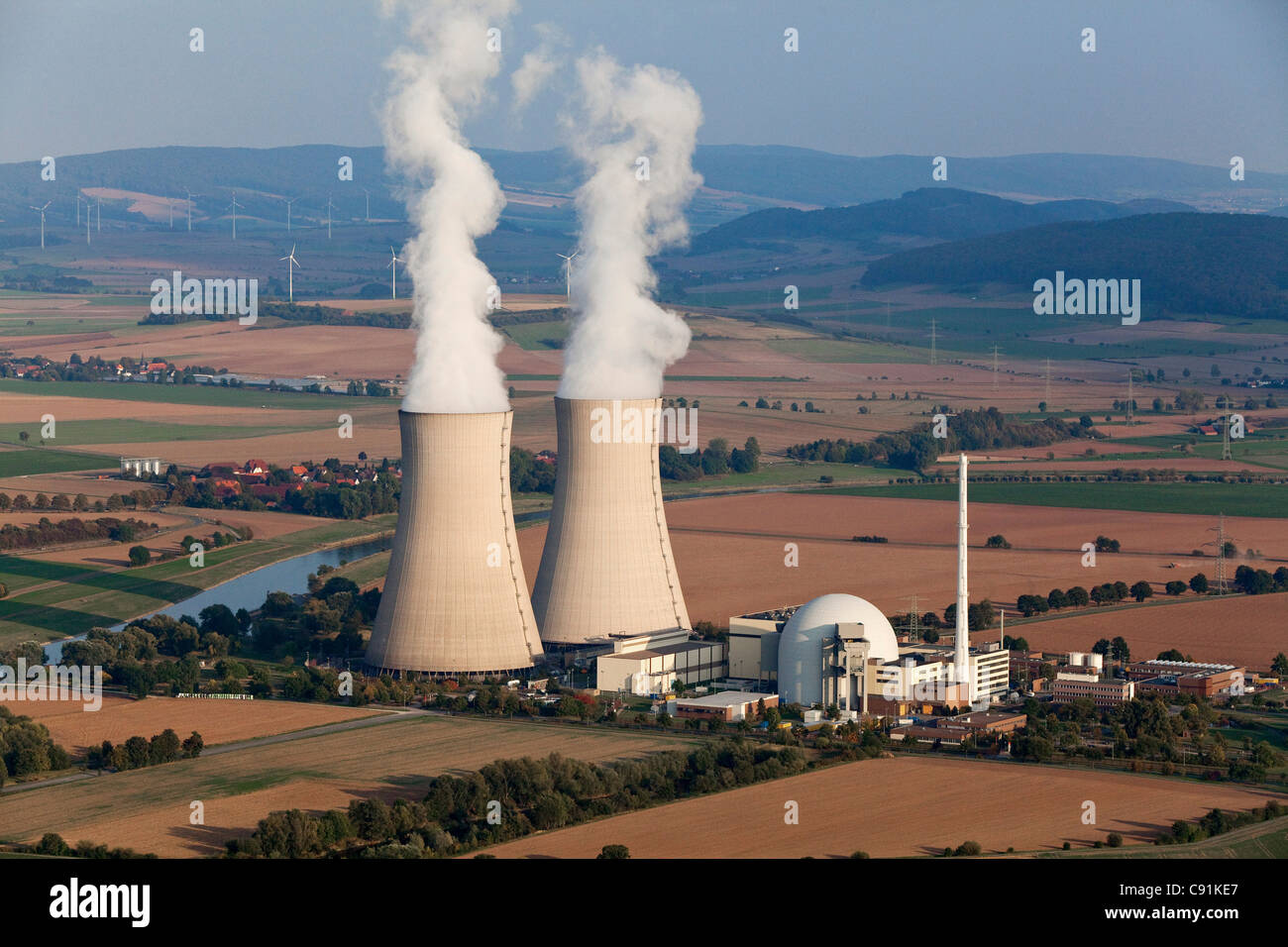 Vue aérienne de la centrale nucléaire Grohnde et la Weser, Basse-Saxe, Allemagne Banque D'Images