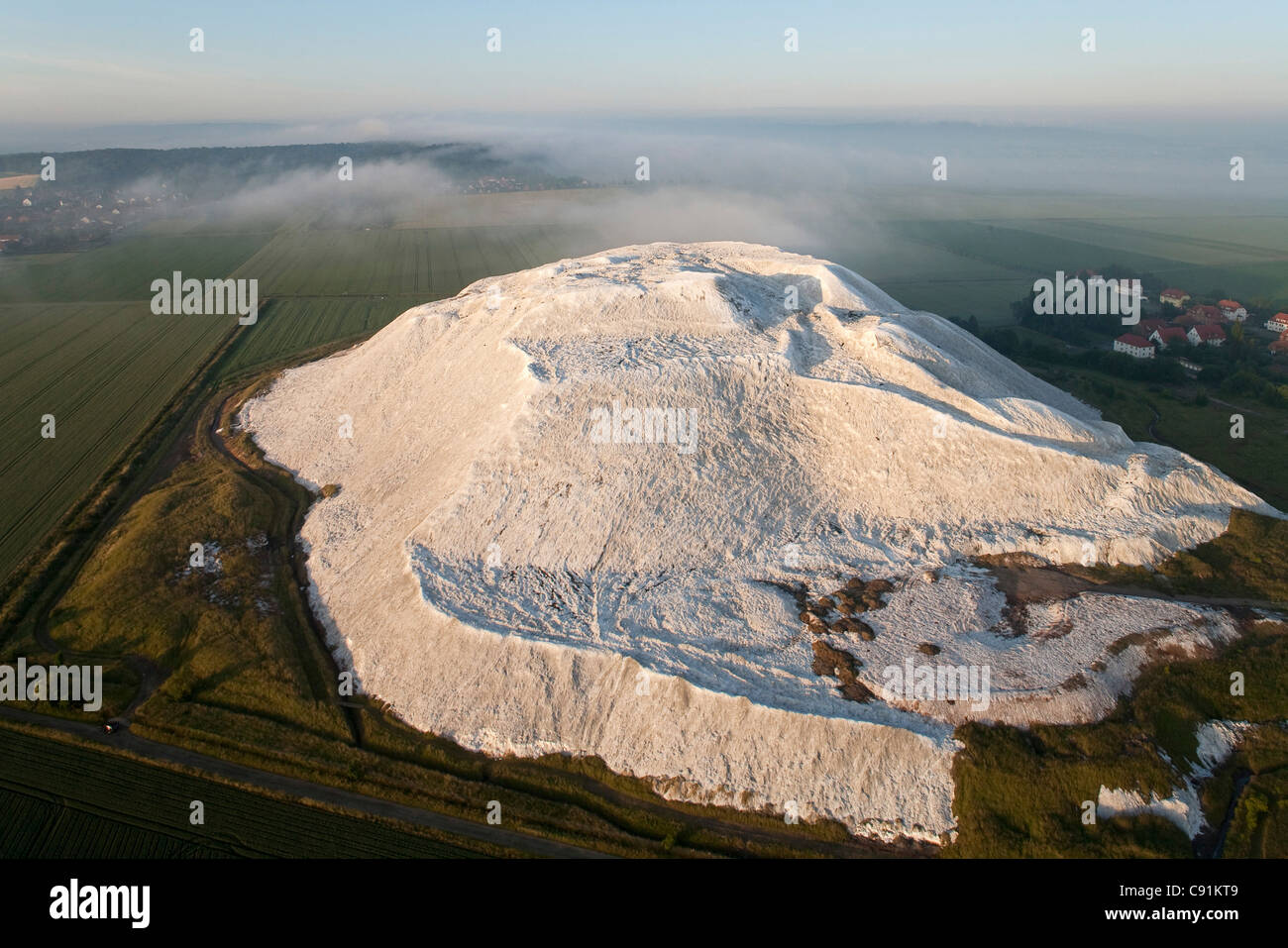 Photo aérienne d'un tas de potasse près de Sarstedt, Basse-Saxe, Allemagne Banque D'Images