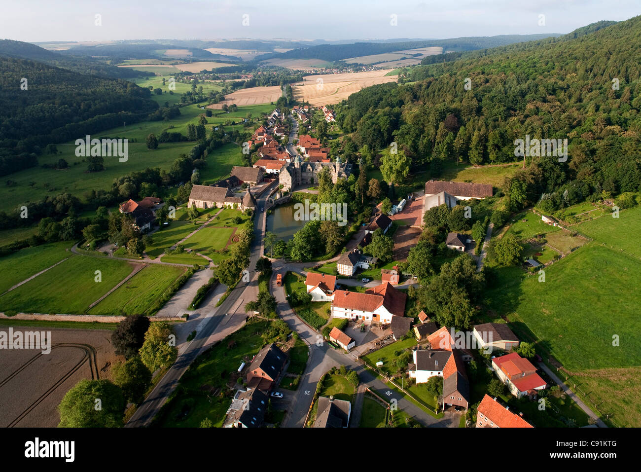 Vue aérienne du château en Haemelschenburg Emmerthal, Hamelin-pyrmont, Basse-Saxe, Allemagne Banque D'Images