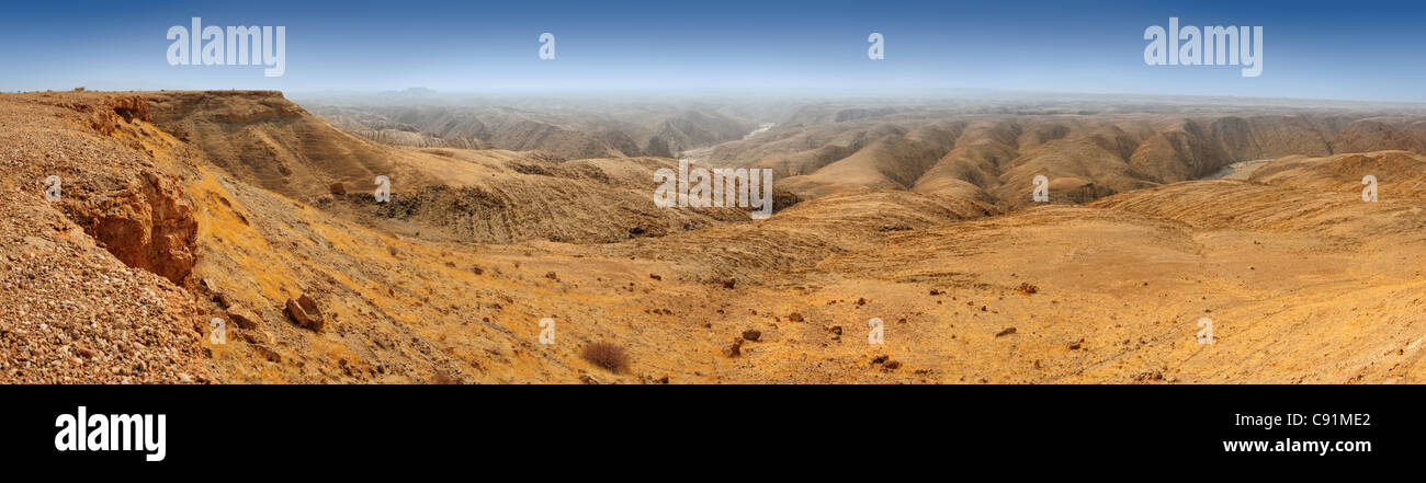 Panorama avec vue de la rivière Kuiseb canyon avec du Kuiseb, Kuiseb, Parc National Namib Naukluft, désert du Namib, le Namib, Namibie Banque D'Images