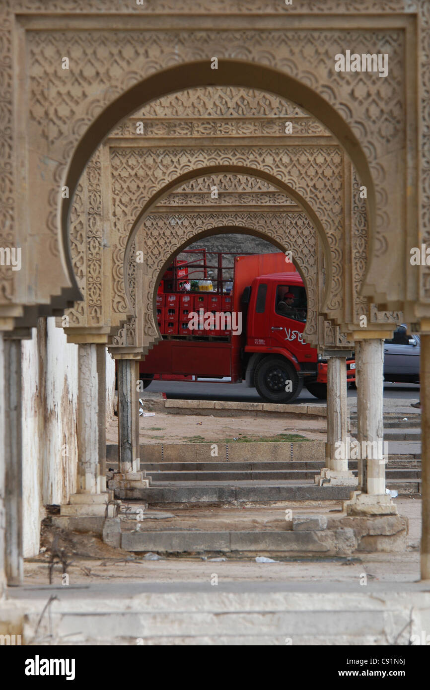 El Hedime place en face de la porte Bab Mansour à Meknès, Maroc. Banque D'Images