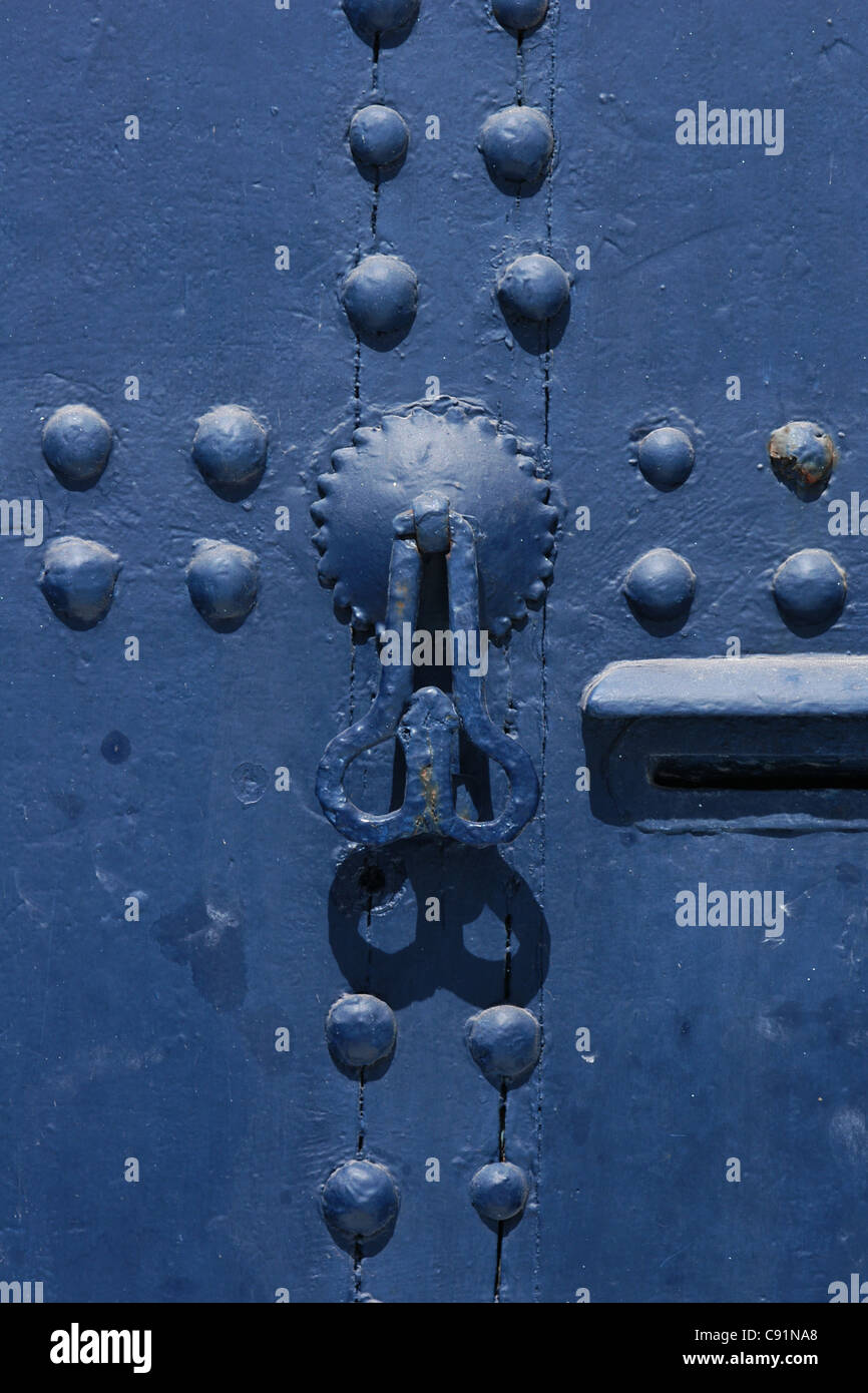 Ancien heurtoir dans la Kasbah Oudaya à Rabat, Maroc. Banque D'Images