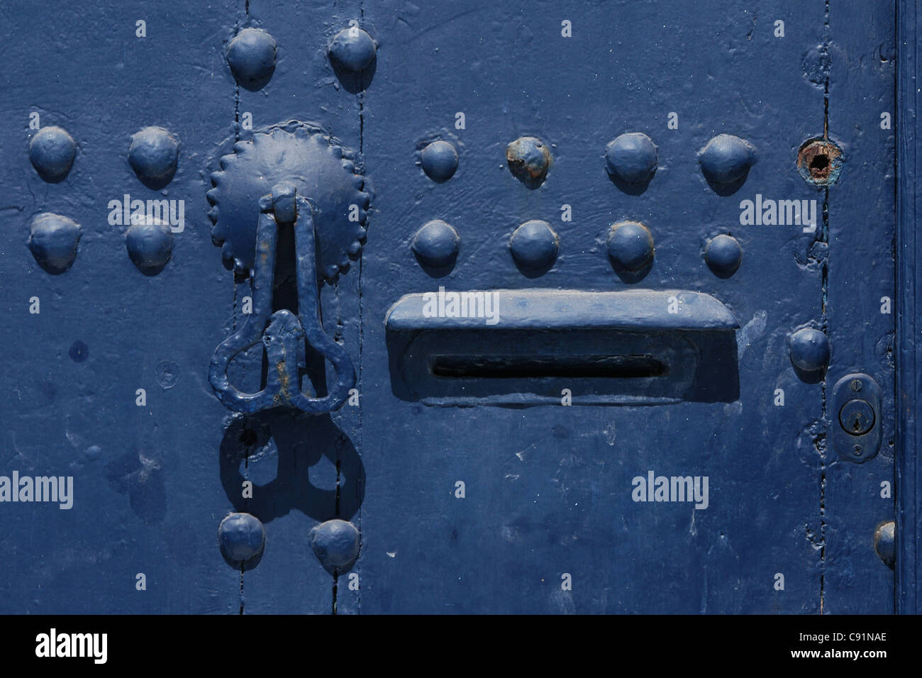 Ancien heurtoir dans la Kasbah Oudaya à Rabat, Maroc. Banque D'Images
