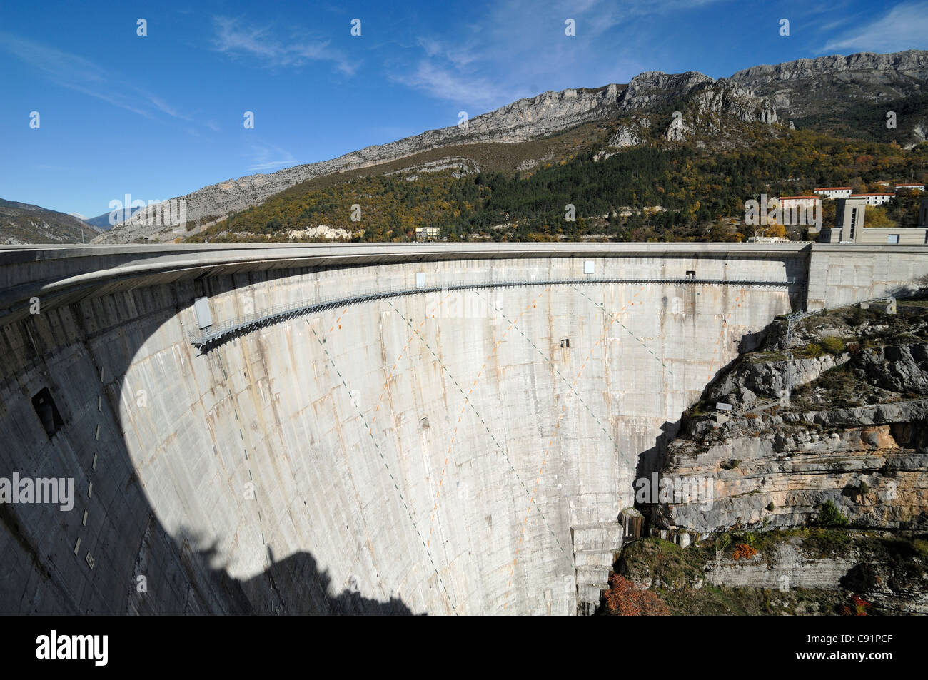 Castillon barrage ou barrage et centrale hydroélectrique de la vallée du Verdon Ou gorge près de Castallan Alpes-de-haute-Provence France Banque D'Images