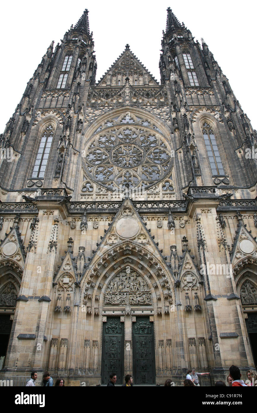 Façade occidentale par Josef Mocker de St Vitus' cathédrale dans le château de Prague à Prague, République tchèque. Banque D'Images
