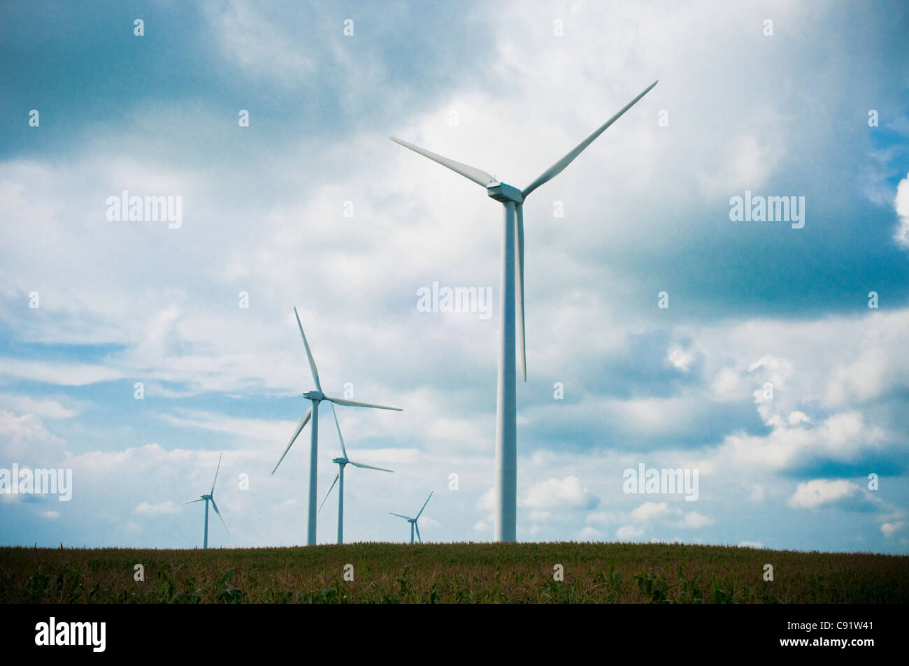 L'énergie éolienne éoliennes. Une réponse au réchauffement climatique. Banque D'Images