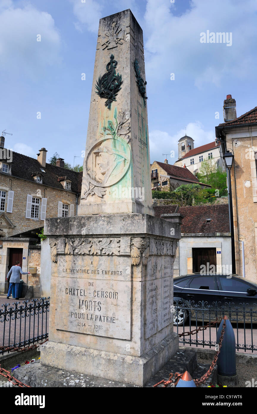 Monument commémoratif de guerre français à Chatel Censoir, Bourgogne, France Banque D'Images