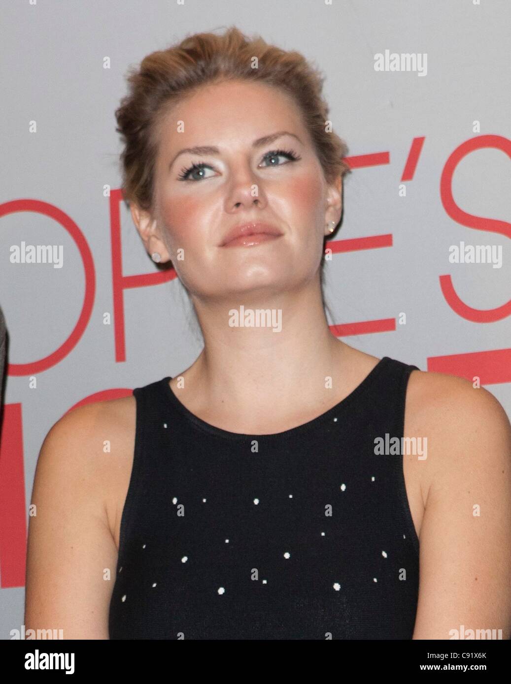 Elisha Cuthbert à la conférence de presse pour People's Choice Awards 2012 candidatures Conférence de presse, Paley Center for Media, Los Angeles, CA, 8 novembre 2011. Photo par : Emiley Schweich/Everett Collection Banque D'Images