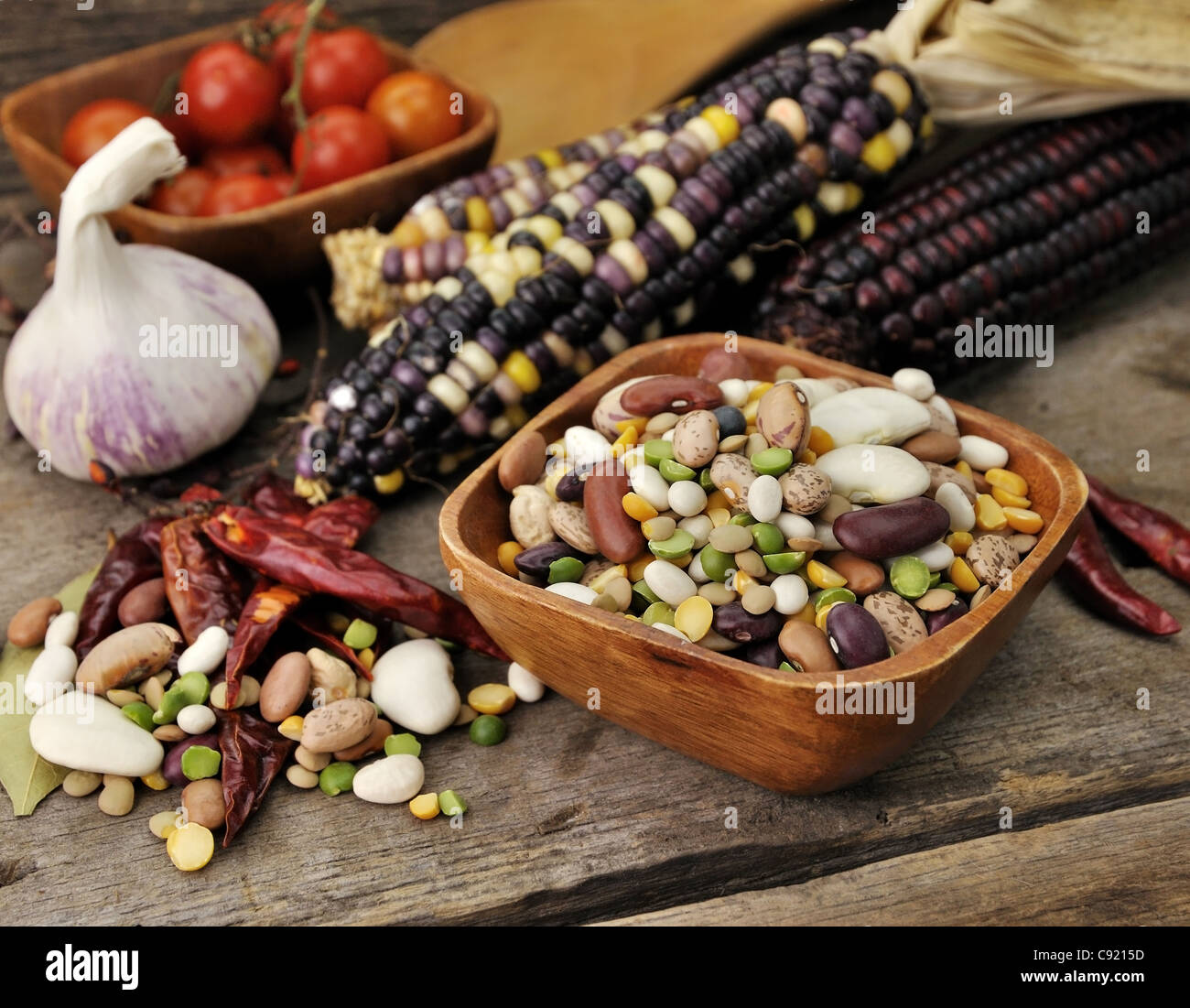 Mélange coloré de haricots, lentilles, pois verts et jaunes Banque D'Images