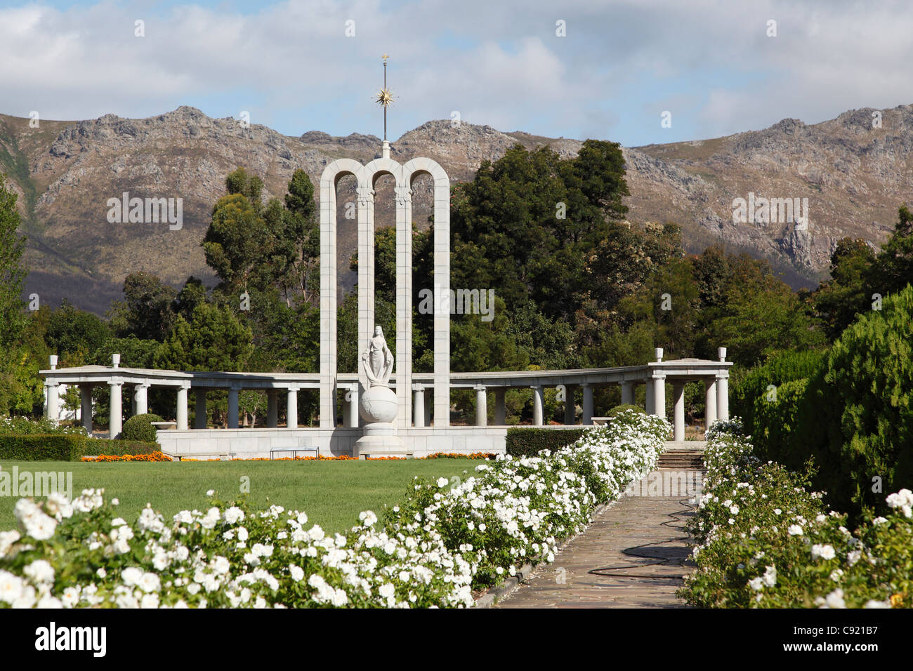 Le Huguenot Monument à Franschhoek est dédiée à l'influences culturelles que les huguenots ont apporté à la Colonie du Cap Banque D'Images