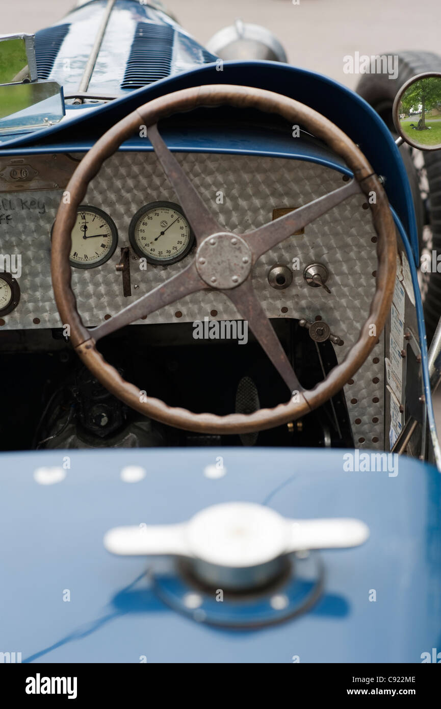 Une Bugatti Type 35 garé à un événement de la montagne. Le constructeur automobile français était connu à la fois pour l'ingénierie de haute qualité Banque D'Images