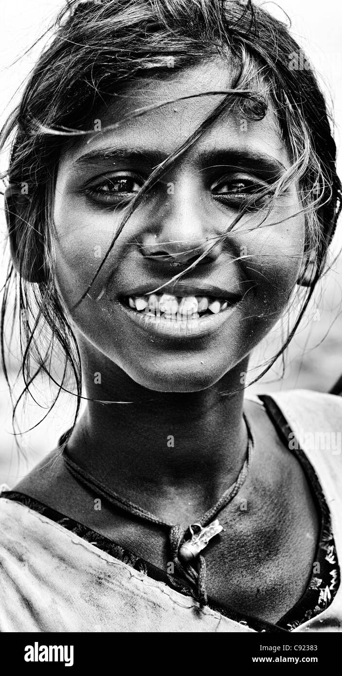 Pauvre Jeune fille rue basse caste indien. L'Inde. Monochrome Banque D'Images