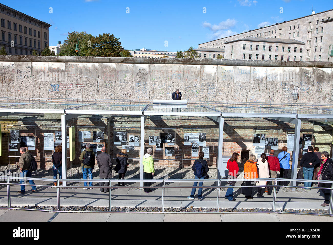 Nouveau mur de Berlin exposition chronologie près de Topographie des terreurs building, Berlin Allemagne Banque D'Images