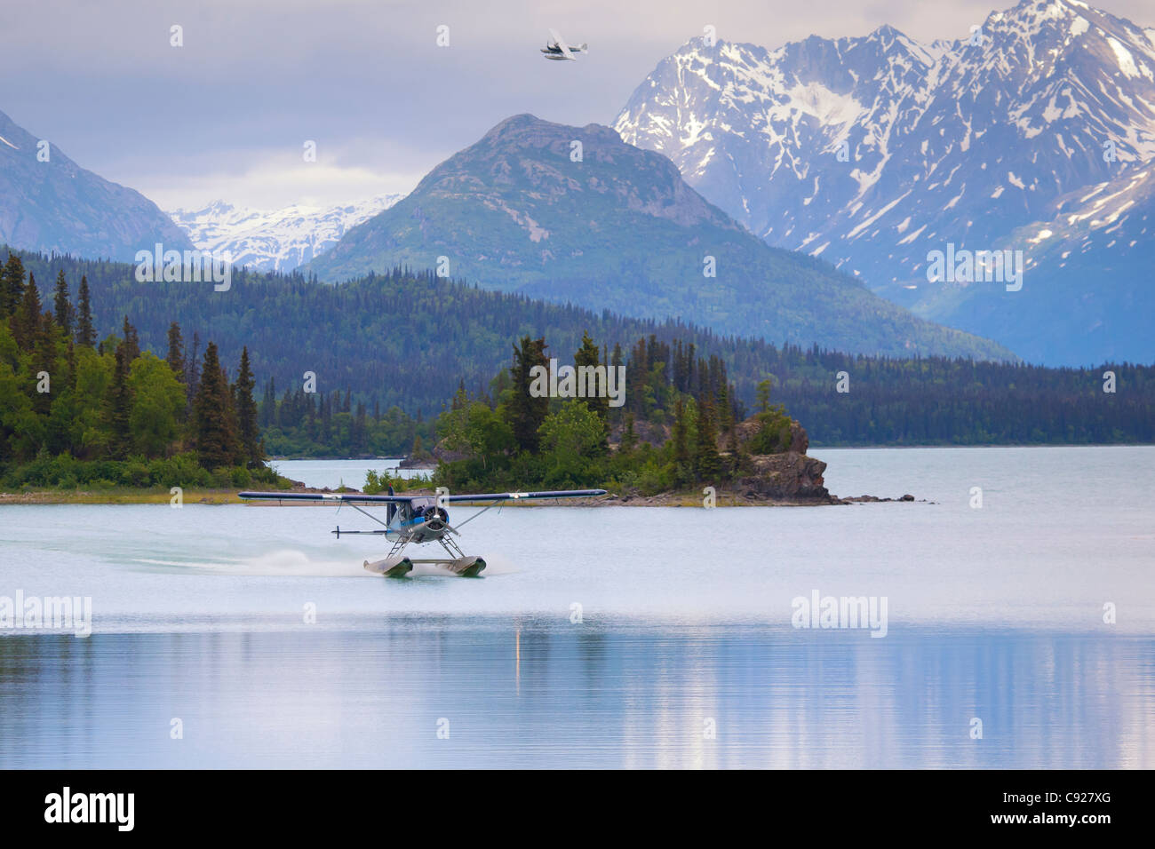 DeHavilland Beaver hydravion sur le lac Clark, Lake Clark National Park, Alaska Banque D'Images