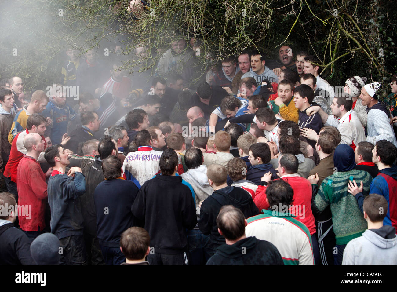 L'assemblée annuelle des Jours gras Royal match de football qui a eu lieu sur 2 jours sur Mardi Gras et le mercredi des cendres à Ashbourne, dans le Derbyshire, Angleterre Banque D'Images