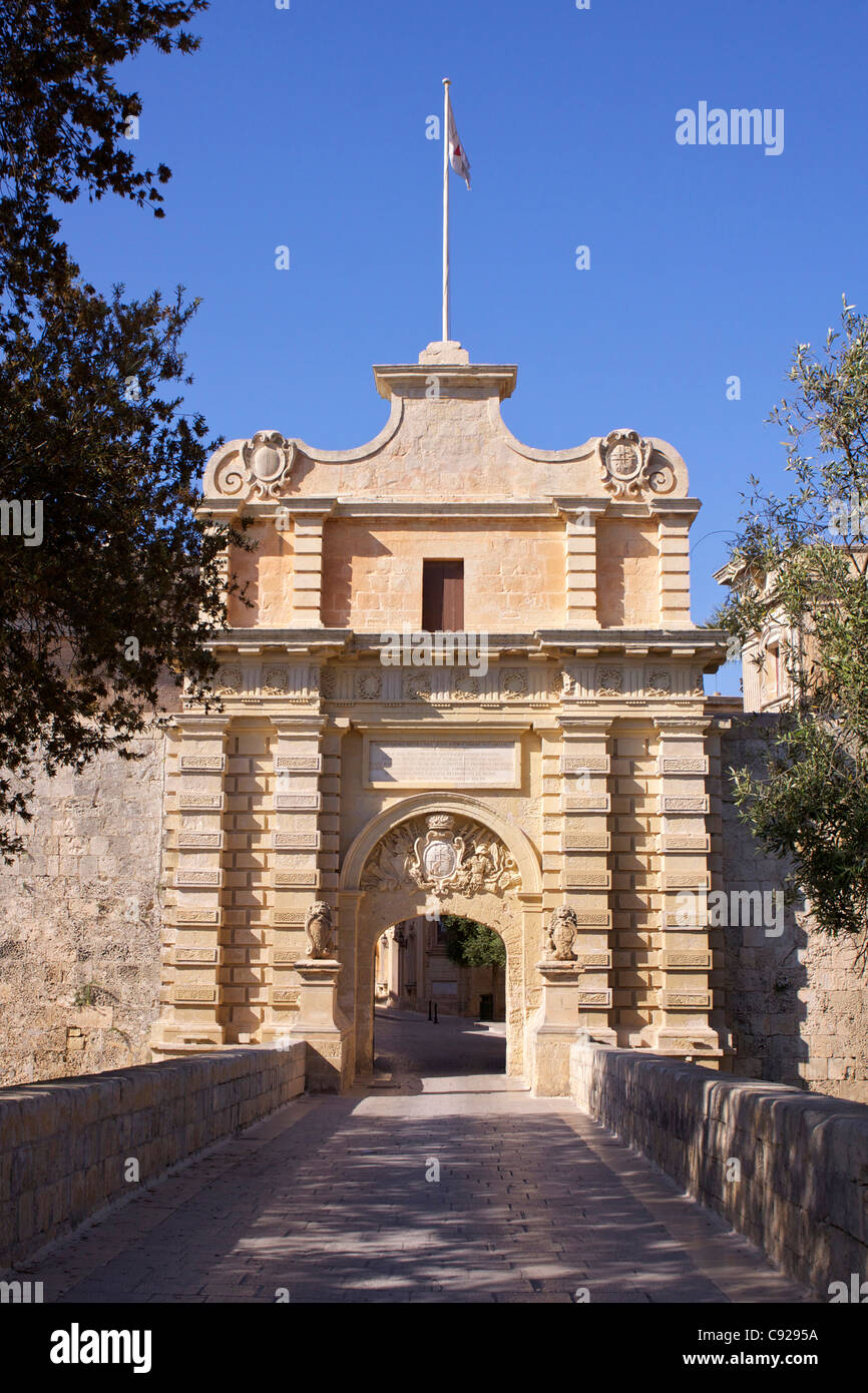 Gateway dans Città Vecchia de Mdina ou vieille ville conçu par l'architecte et ingénieur militaire français Charles FrancÌ§ois de Mondion Banque D'Images