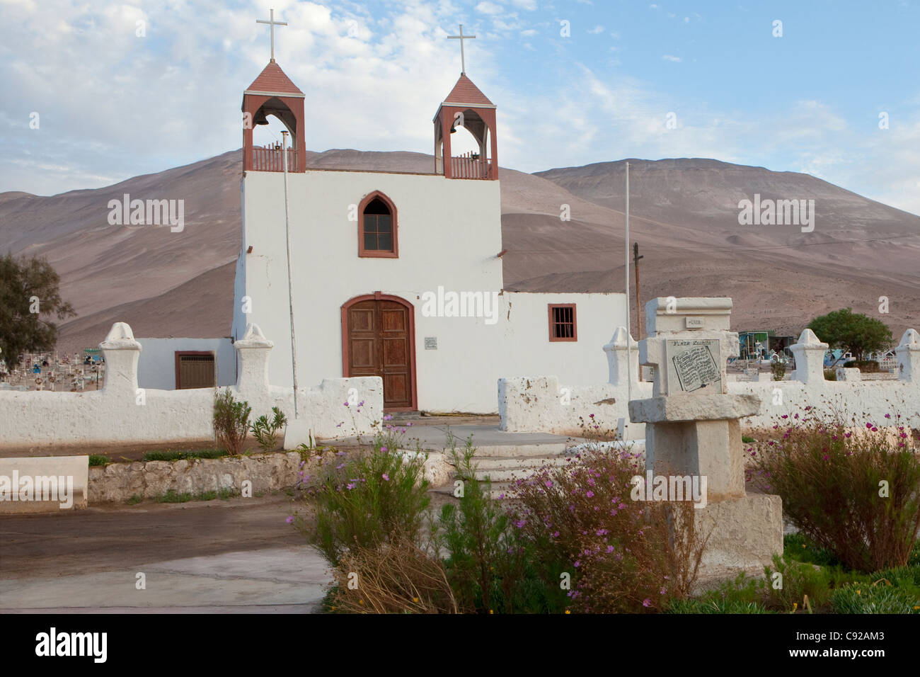 Le Chili, Arica et Parinacota Région, Poconchile, Iglesia de San Jeronimo, façade de l'église Banque D'Images