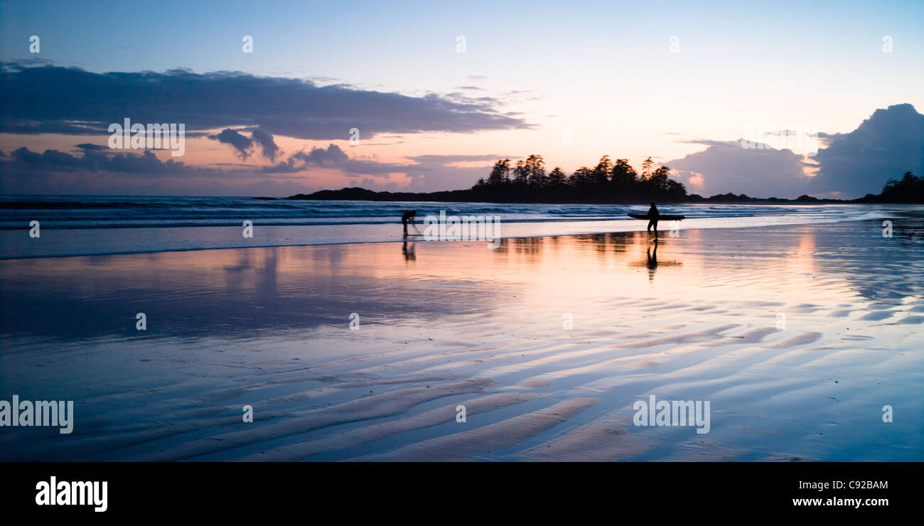 Coucher de soleil sur chesterman beach près de Tofino, Vancouver Island, British Columbia au Canada Banque D'Images