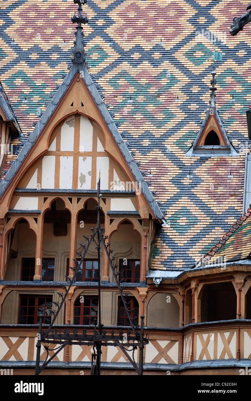 France, Bourgogne, Beaune, l'Hôtel-Dieu (Hospices de Beaune), détail de toit Banque D'Images