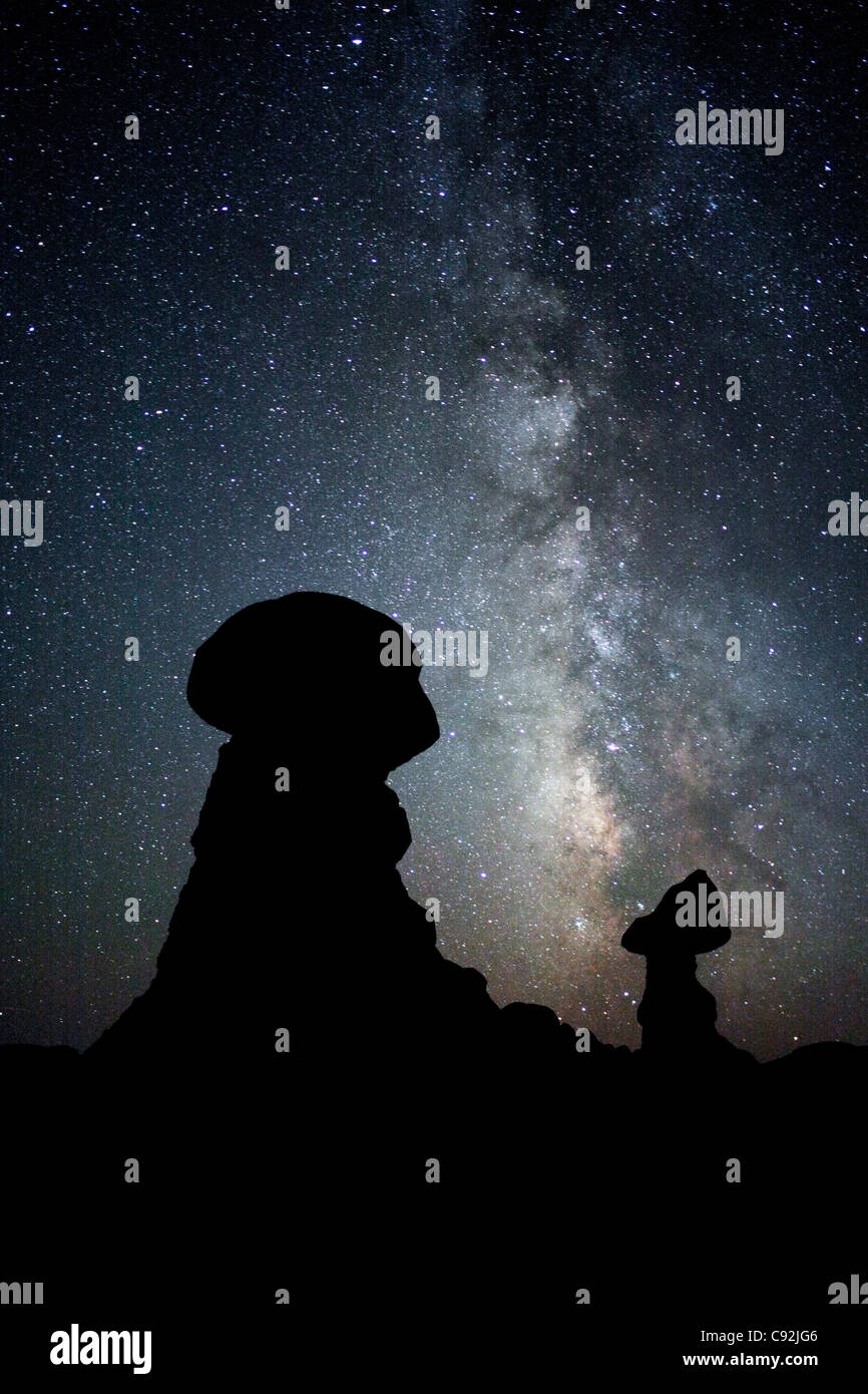 Cheminées et Milky Way, Goblin Valley State Park, Utah Banque D'Images