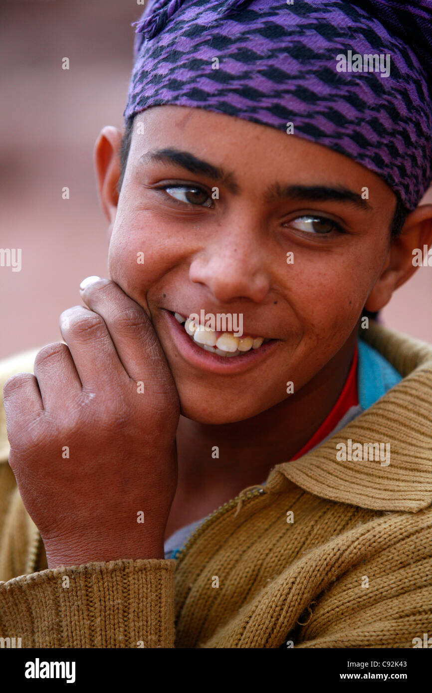 Portrait d'un jeune homme bédouin, Petra, Jordanie. Banque D'Images