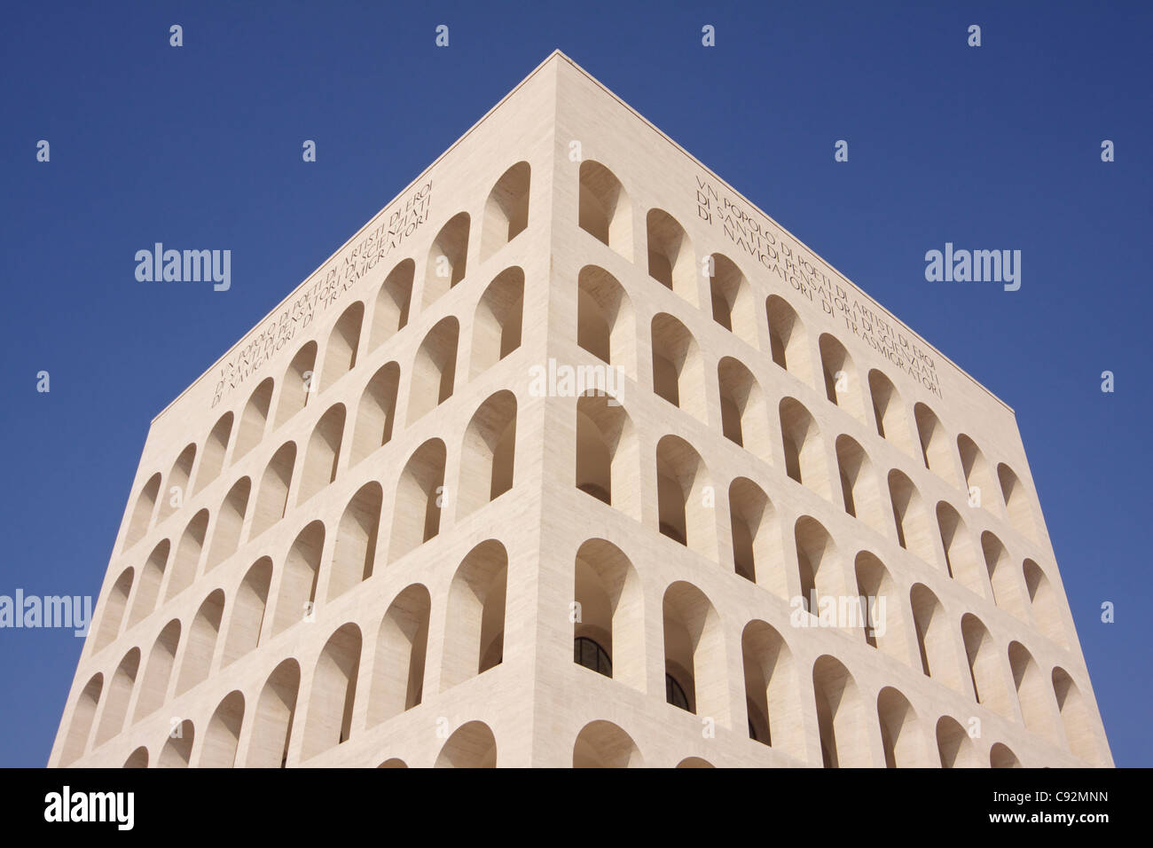 Palazzo della Civiltà Italiana ou Colosseo Quadrato le Colisée carré dans le quartier Eur (Esposizione Universale Roma ou Banque D'Images