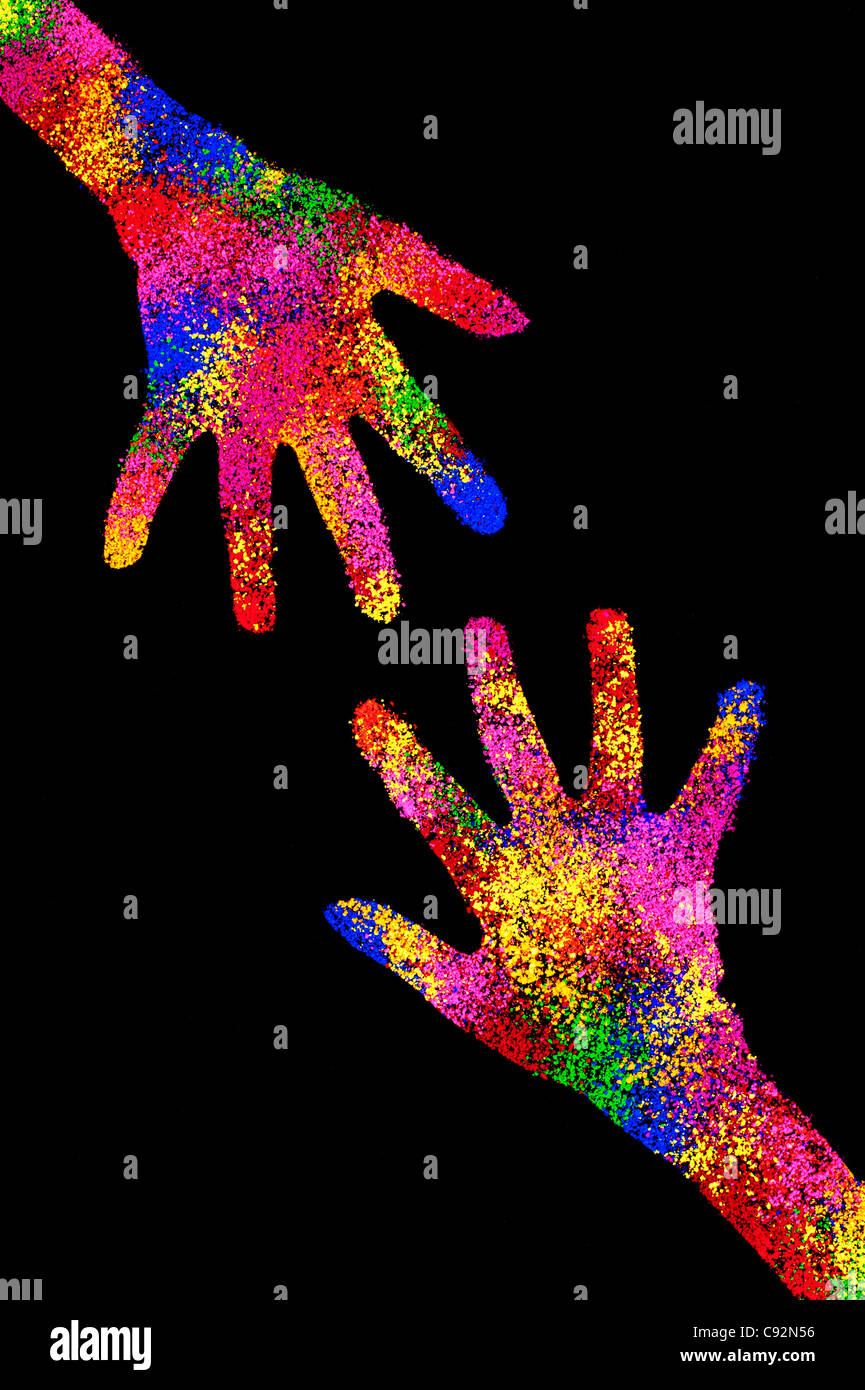 Childs main imprime multicolore sur fond noir Banque D'Images