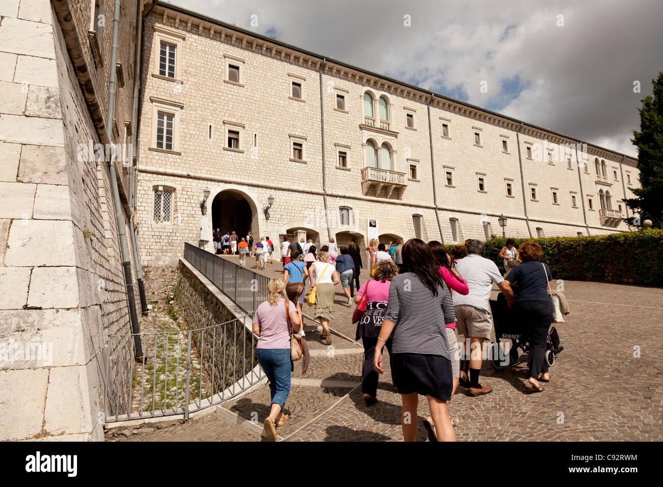 Touristes de l'abbaye de Monte Cassino Banque D'Images