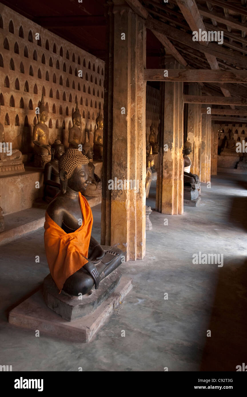 Le bouddhisme est très répandue au Laos avec beaucoup de temples contenant la plus vénérée de bouddha et la sculpture. Banque D'Images