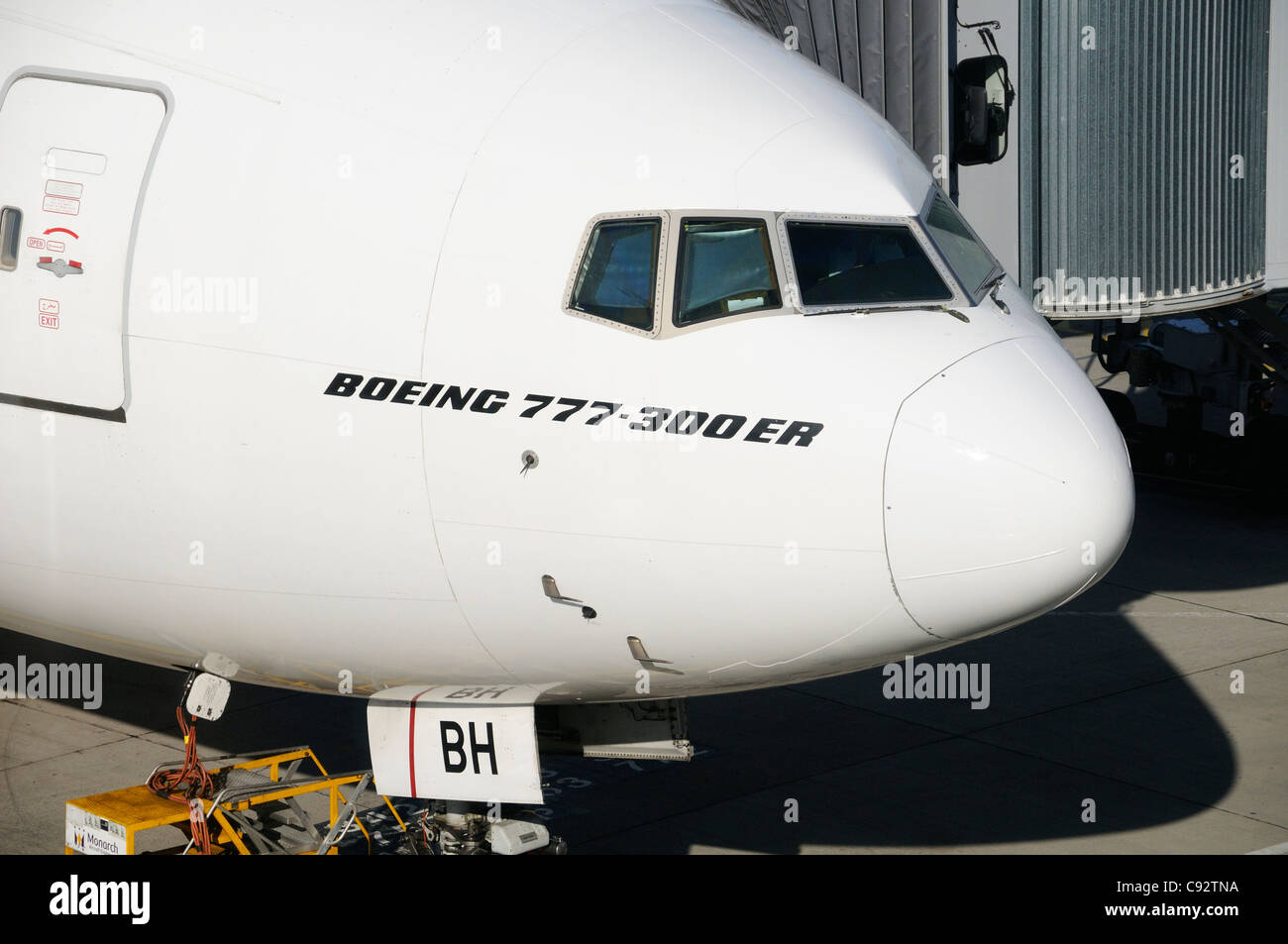 Boeing 777-300 ER avion à l'Aéroport International de Birmingham Banque D'Images