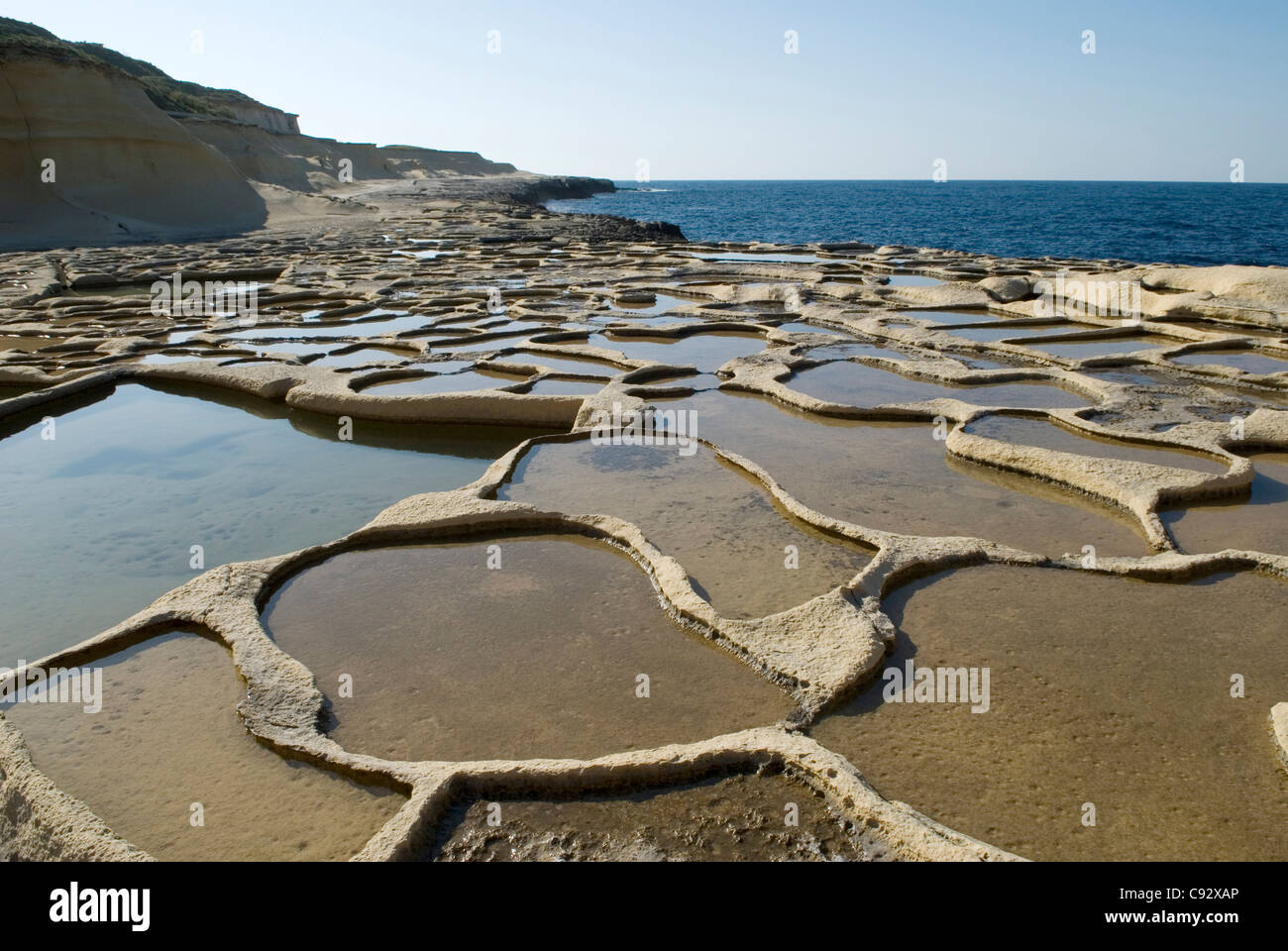 Les salines ont été en usage depuis l'époque romaine sur la côte nord près de Marsalforn à Gozo. Banque D'Images