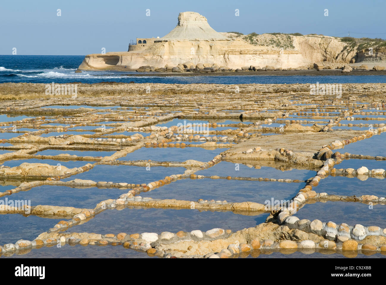 Les salines ont été en usage depuis l'époque romaine sur la côte nord près de Marsalforn à Gozo. Banque D'Images
