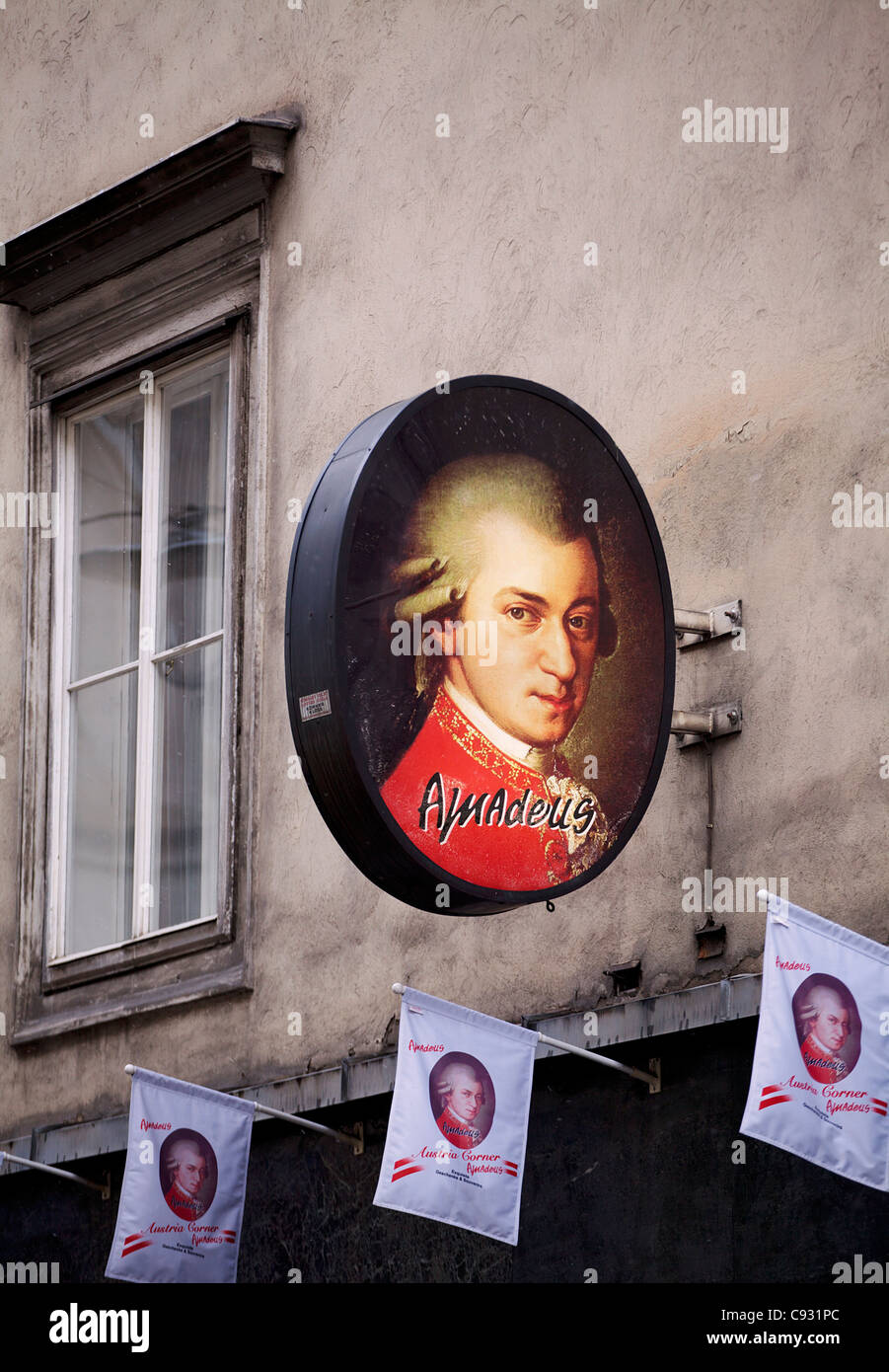 Vienne, Autriche ; une publicité avec la photo du célèbre compositeur autrichien Wolfgang Amadeus Mozart Banque D'Images