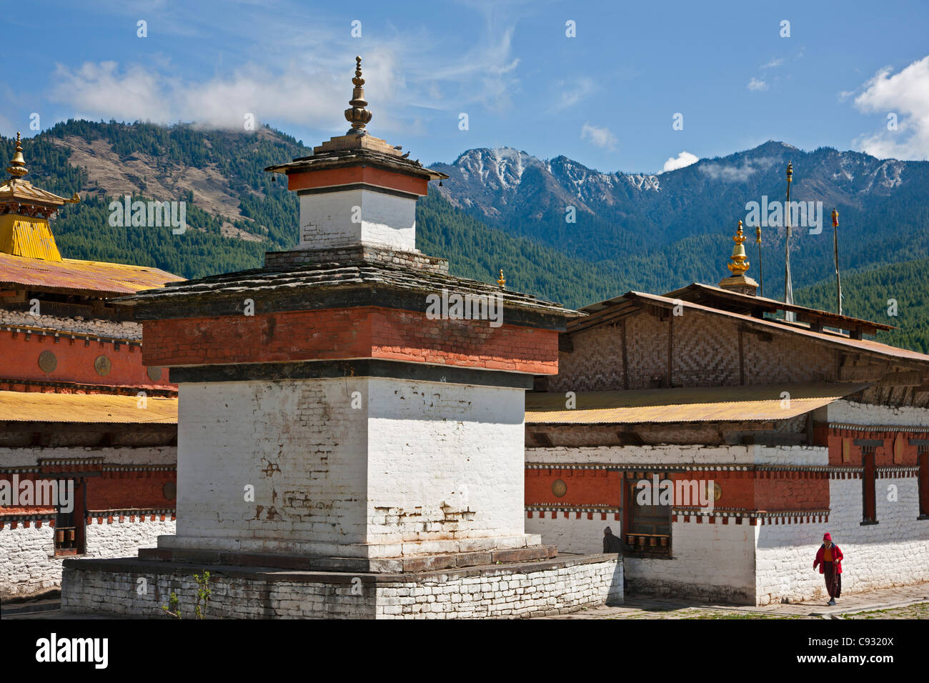 La belle 7ème siècle Jampay Lhakhang (temple) à la périphérie de Jakar dans la vallée de Bumthang. Banque D'Images