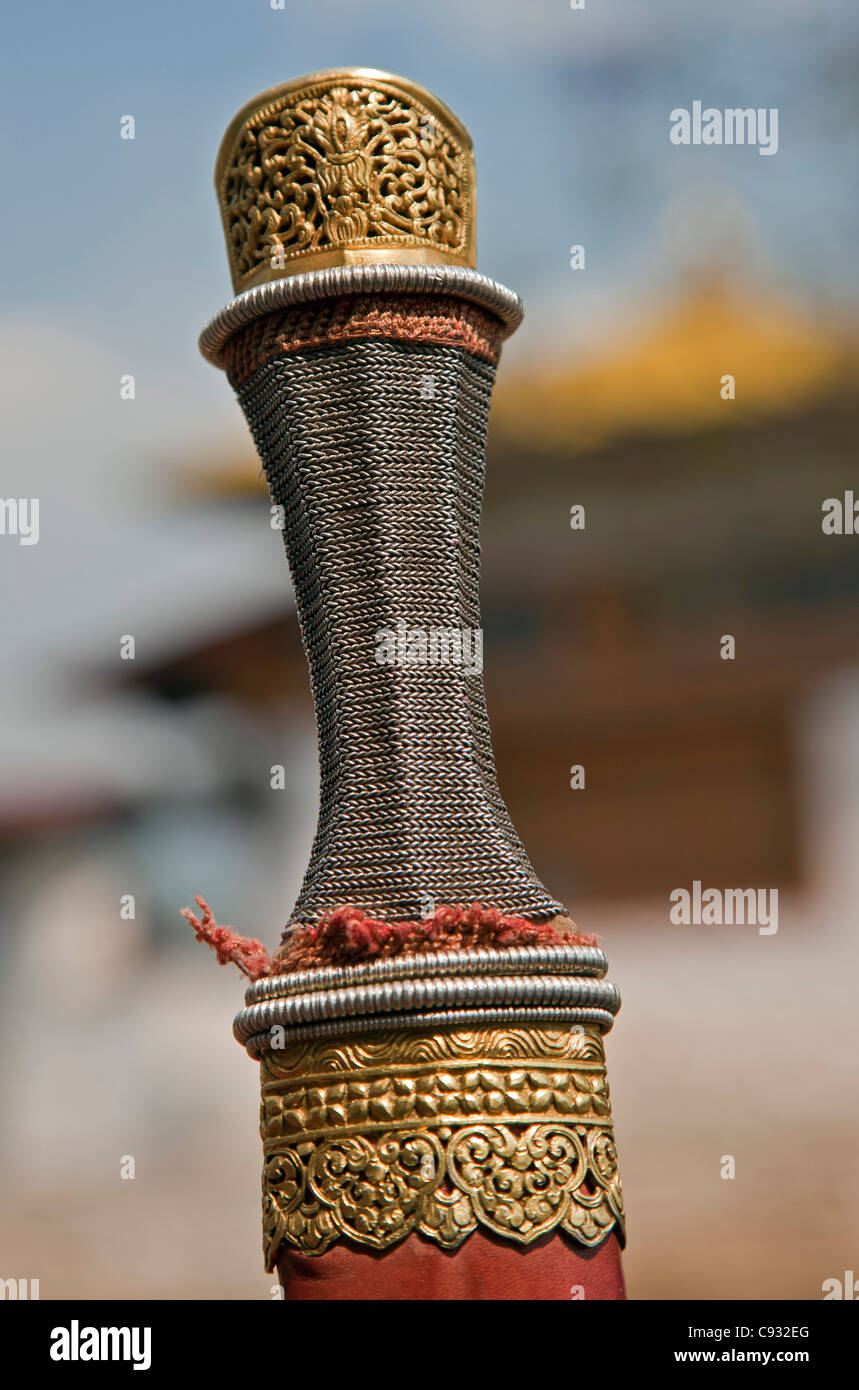 Le détail d'une poignée d'or et d'argent et fourreau d'une épée longue, patang. Banque D'Images