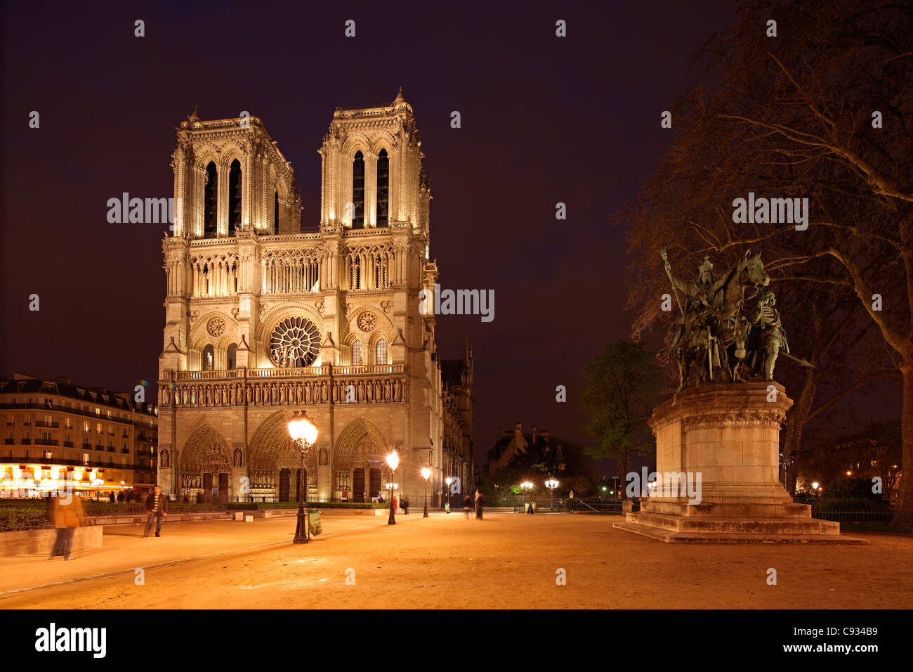 La célèbre cathédrale de Notre Dame de Paris après la pluie, France Banque D'Images