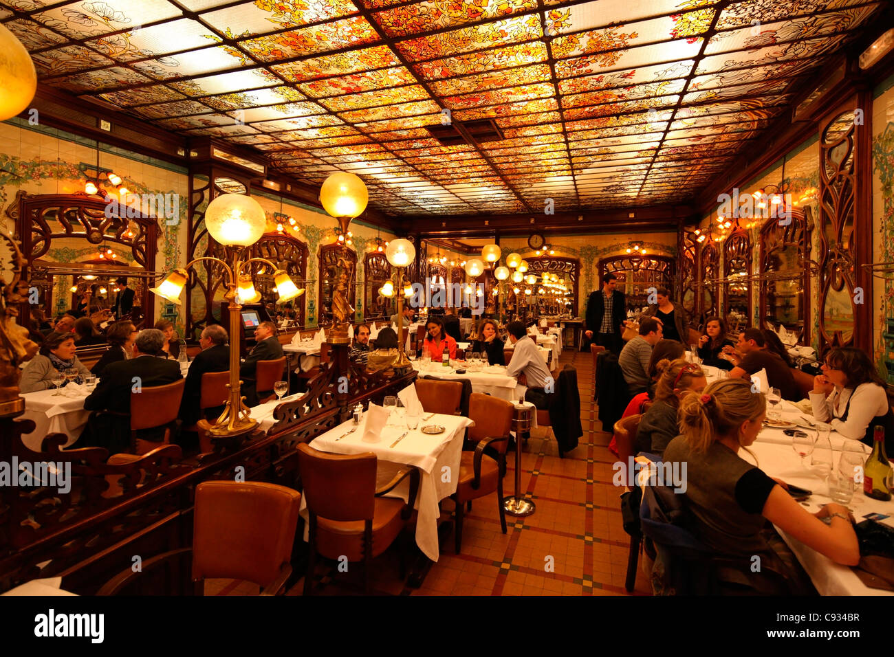 Restaurant à Paris dans le quartier Montparnasse Banque D'Images