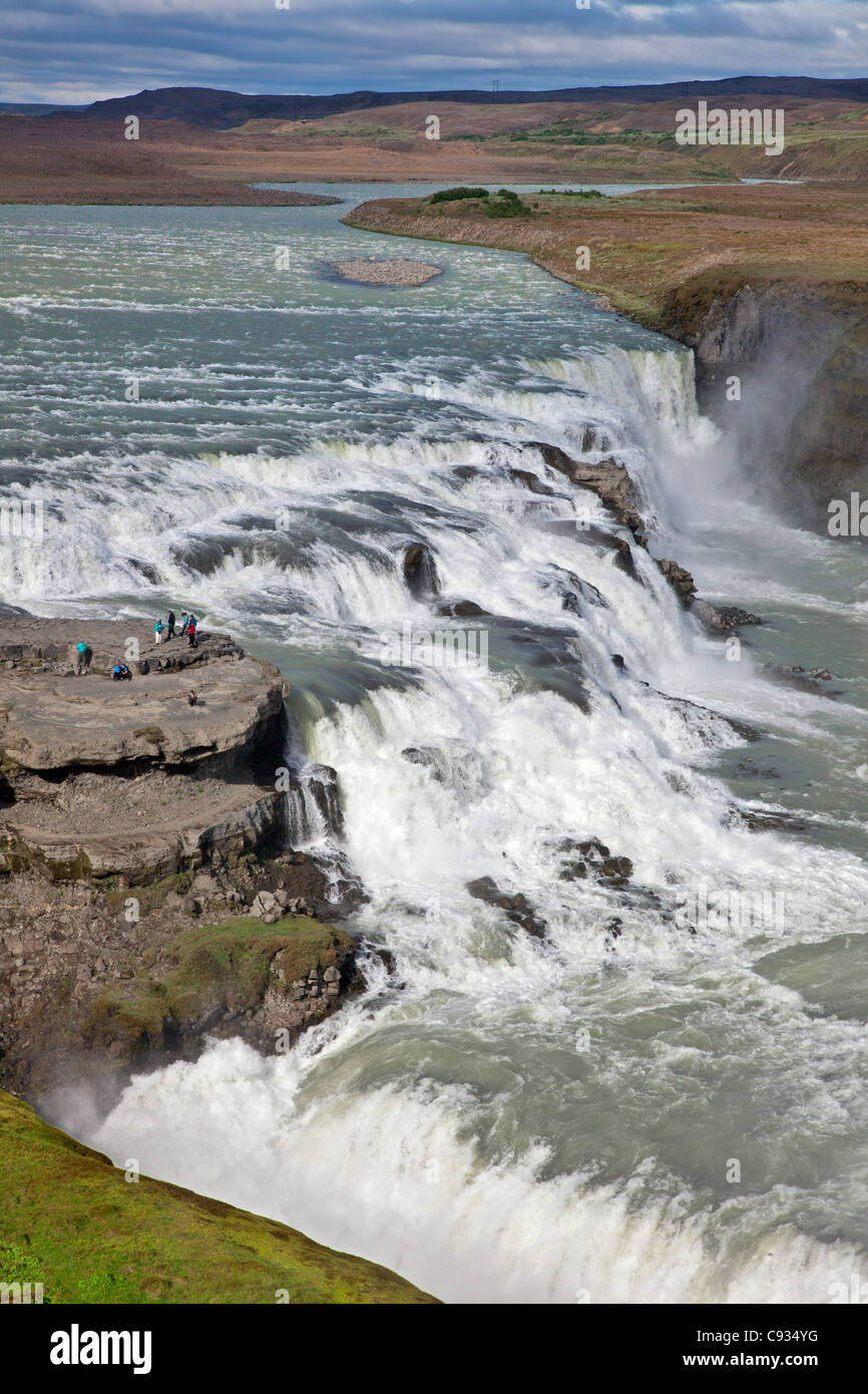 Gullfoss est sans doute les plus célèbres de l'Islande et sa spectaculaire cascade cascade double sur la rivière Hvita. Banque D'Images