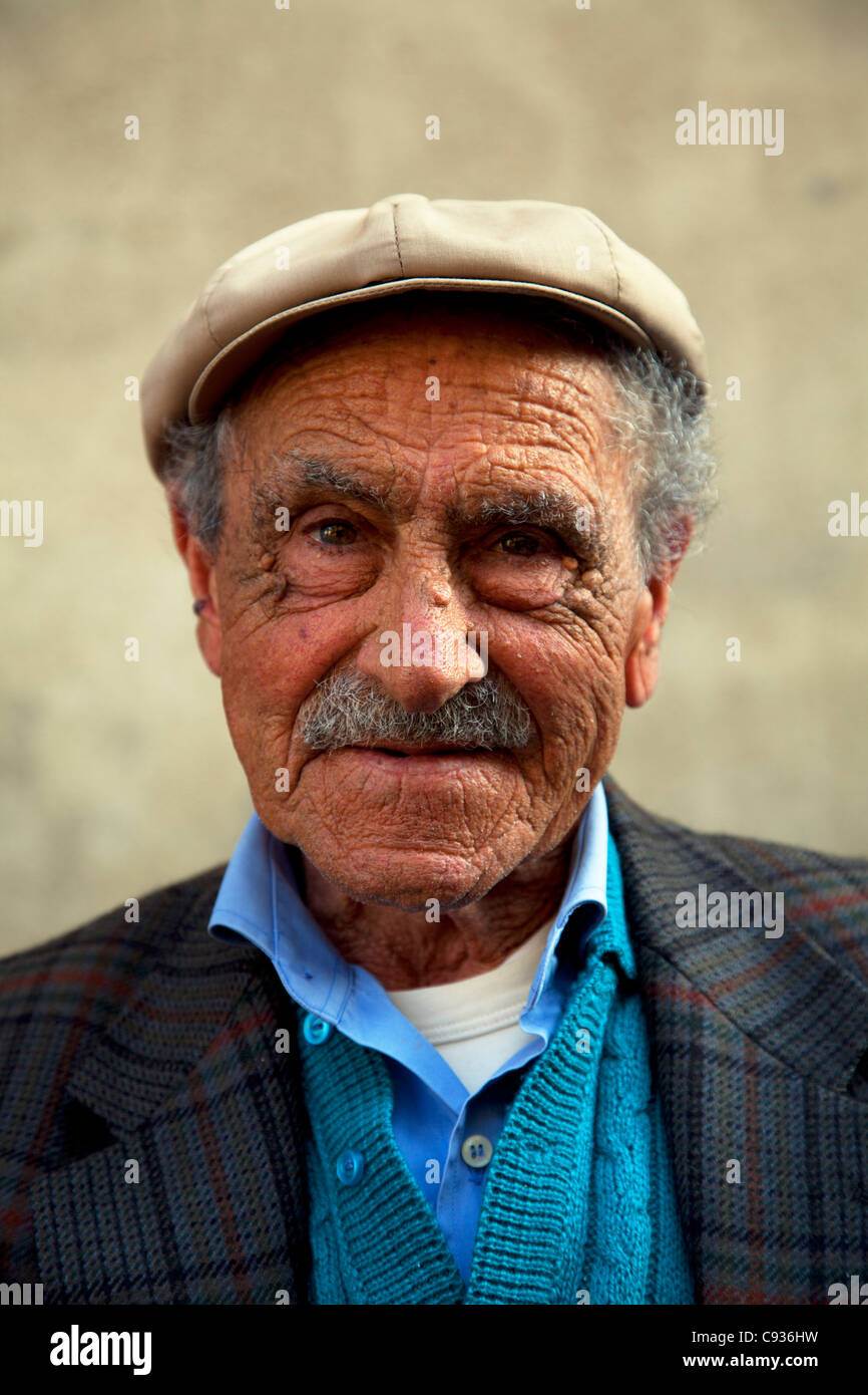 La Sicile, l'Italie, l'Europe de l'Ouest ; un vieil homme sicilienne de Trapani Banque D'Images