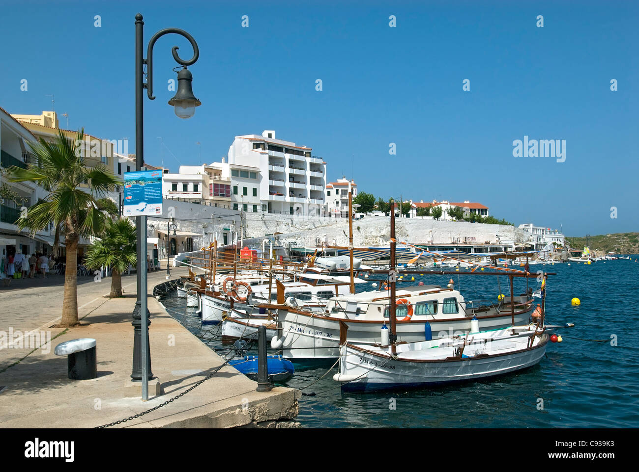 Bateaux dans le port à Es Castell, Menorca, Baléares, Espagne Banque D'Images