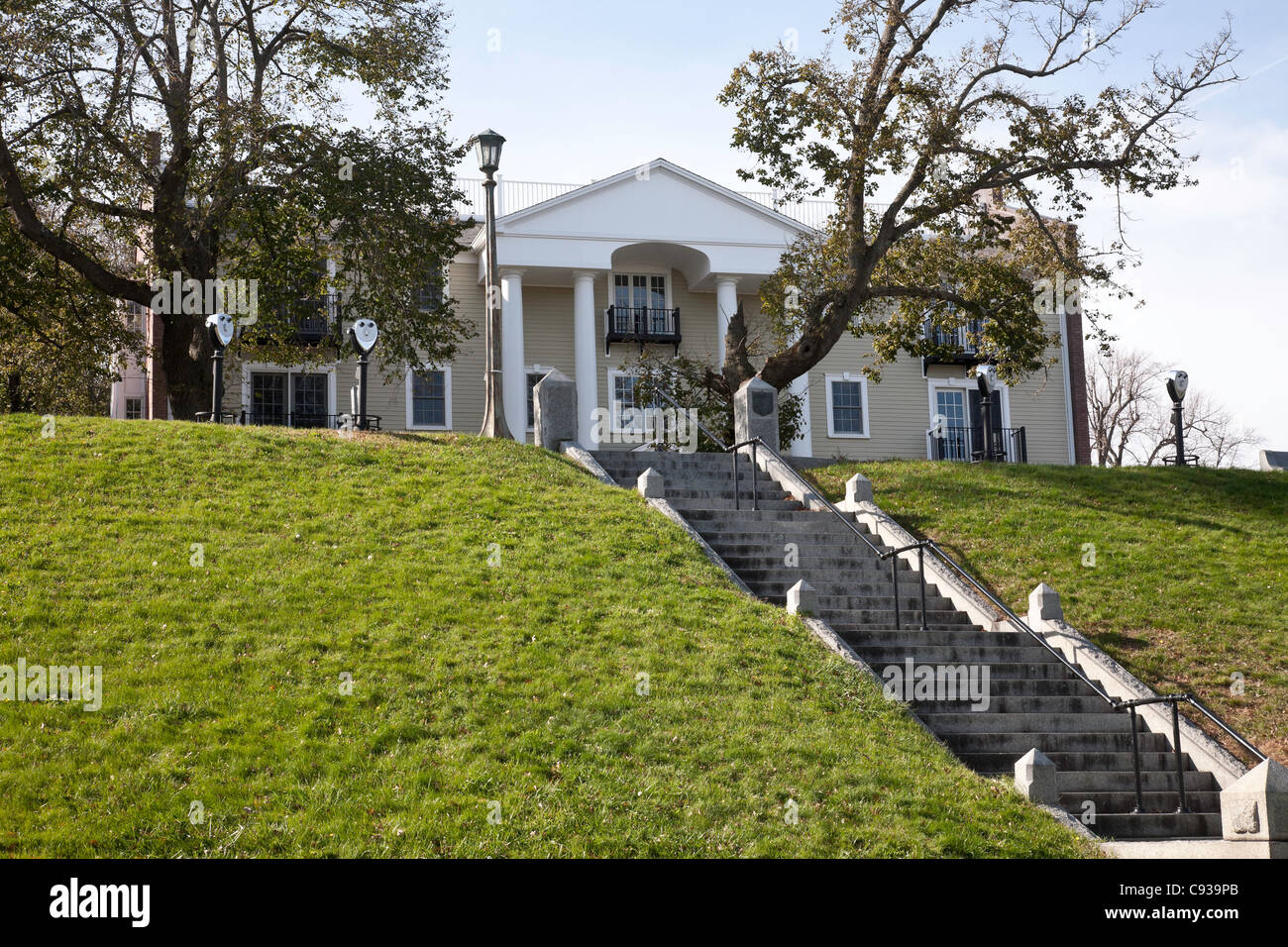 Escalier à Plymouth Rock, Cole's Hill Memorial Plymouth,MA Banque D'Images