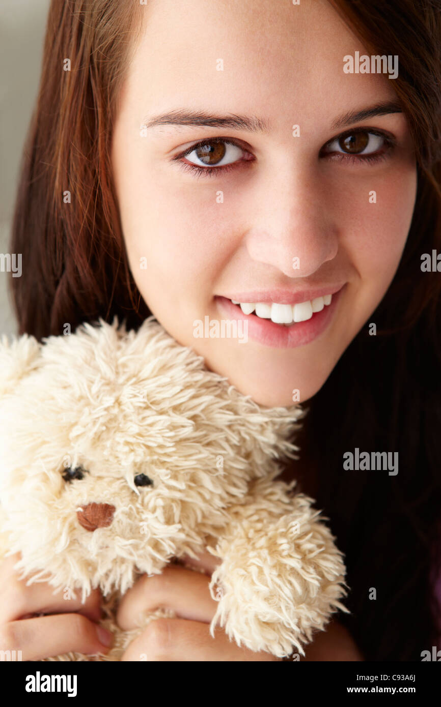 Close up teenage girl with cuddly toy Banque D'Images