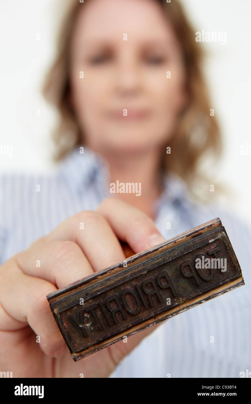 Businesswoman with rubber stamp Banque D'Images
