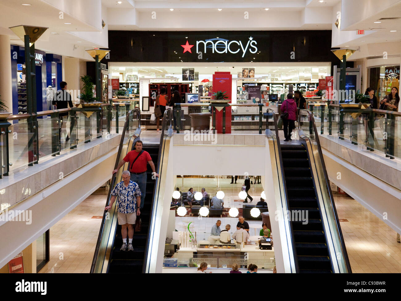 Macy's department store, Montgomery shopping mall, Washington DC USA Banque D'Images