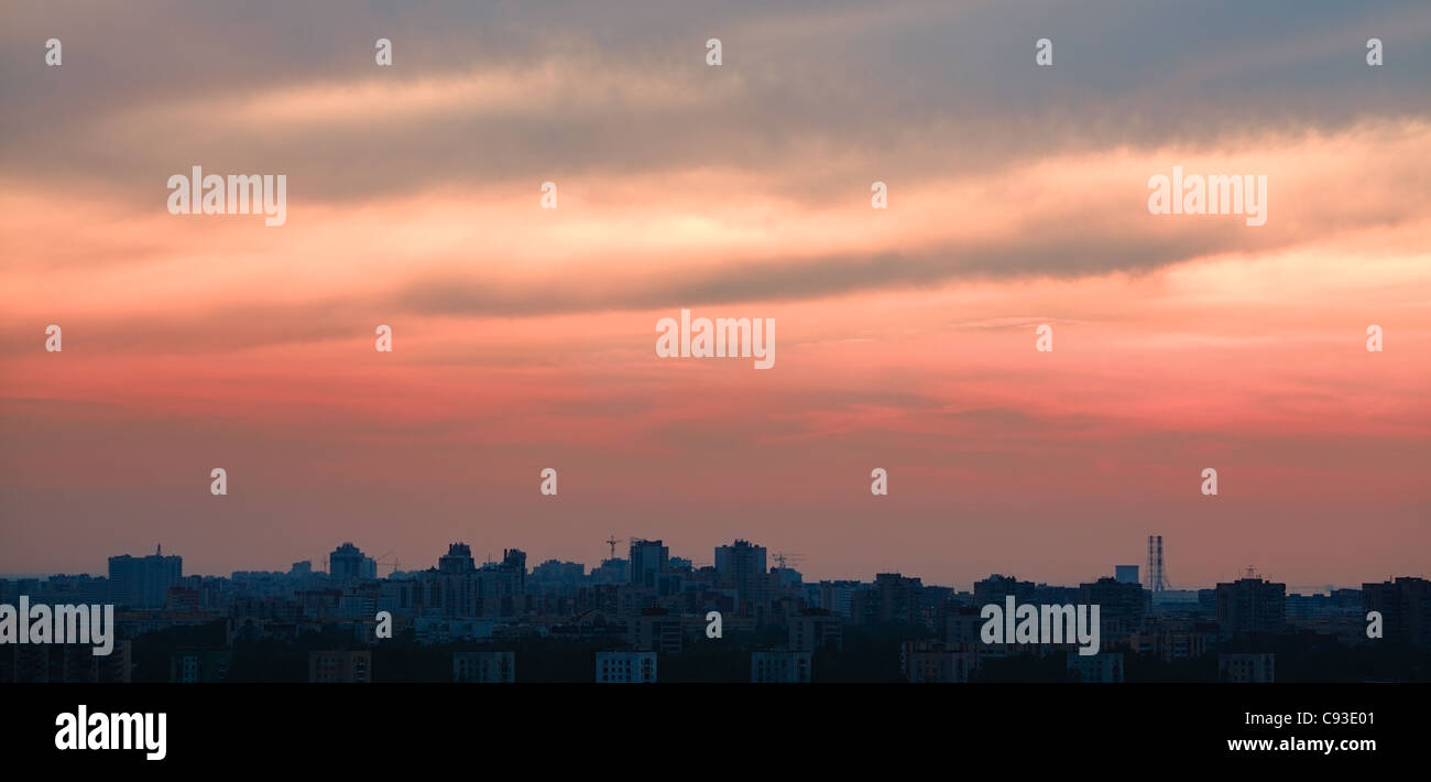 Crimson Sunset plus grande ville, à l'horizontale Banque D'Images