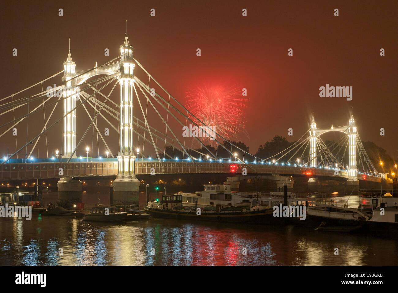 Albert Bridge, Tamise et d'artifice. London, England, UK Banque D'Images