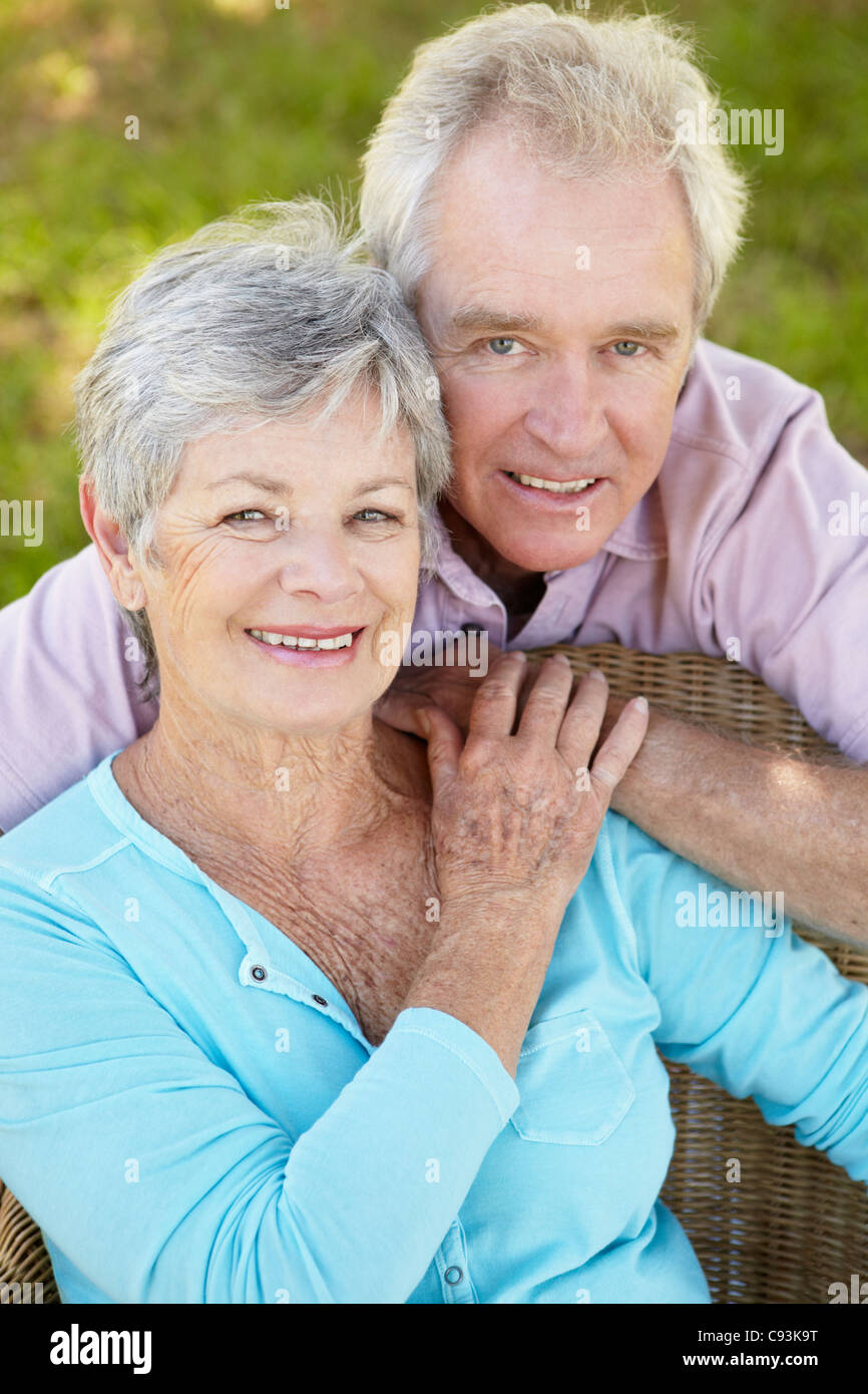Senior couple outdoors Banque D'Images