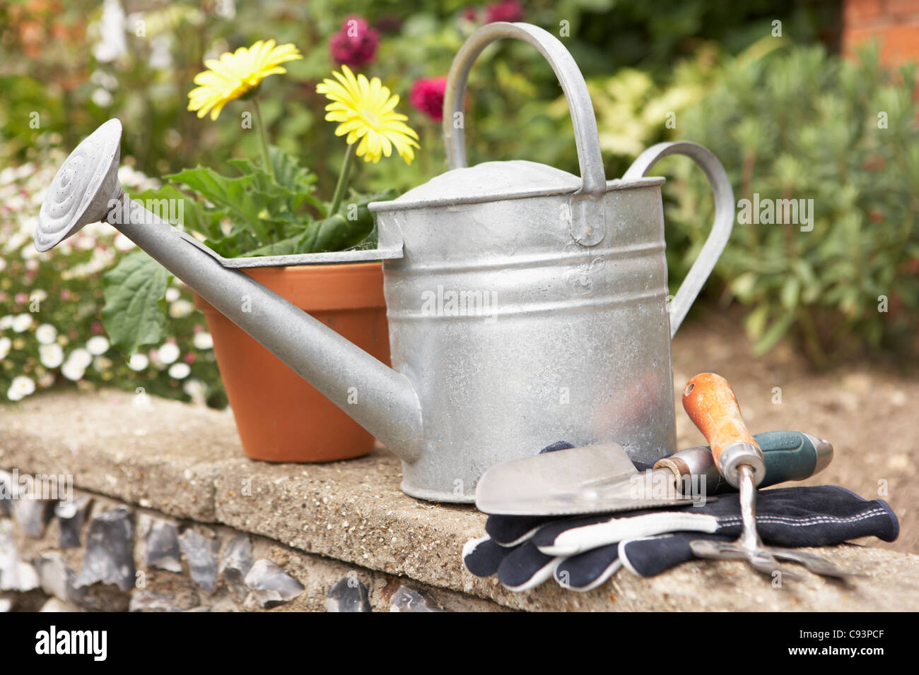 équipement de jardinage Banque de photographies et d'images à haute  résolution - Alamy