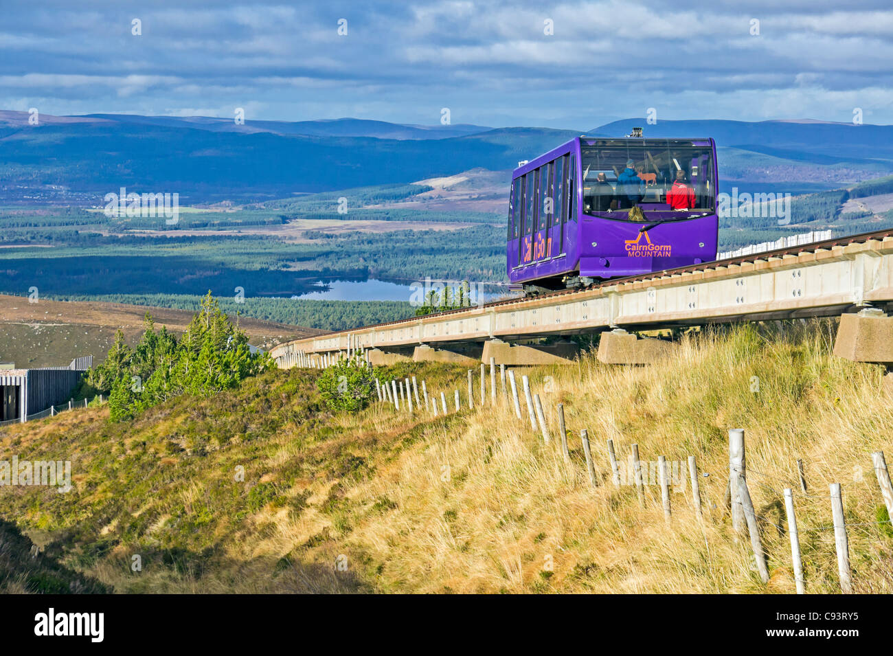 Cairngorm Mountain Railway inférieur installation sur Cairn Gorms dans le parc national de Cairngorm Ecosse avec voiture funiculaire ordre croissant Banque D'Images