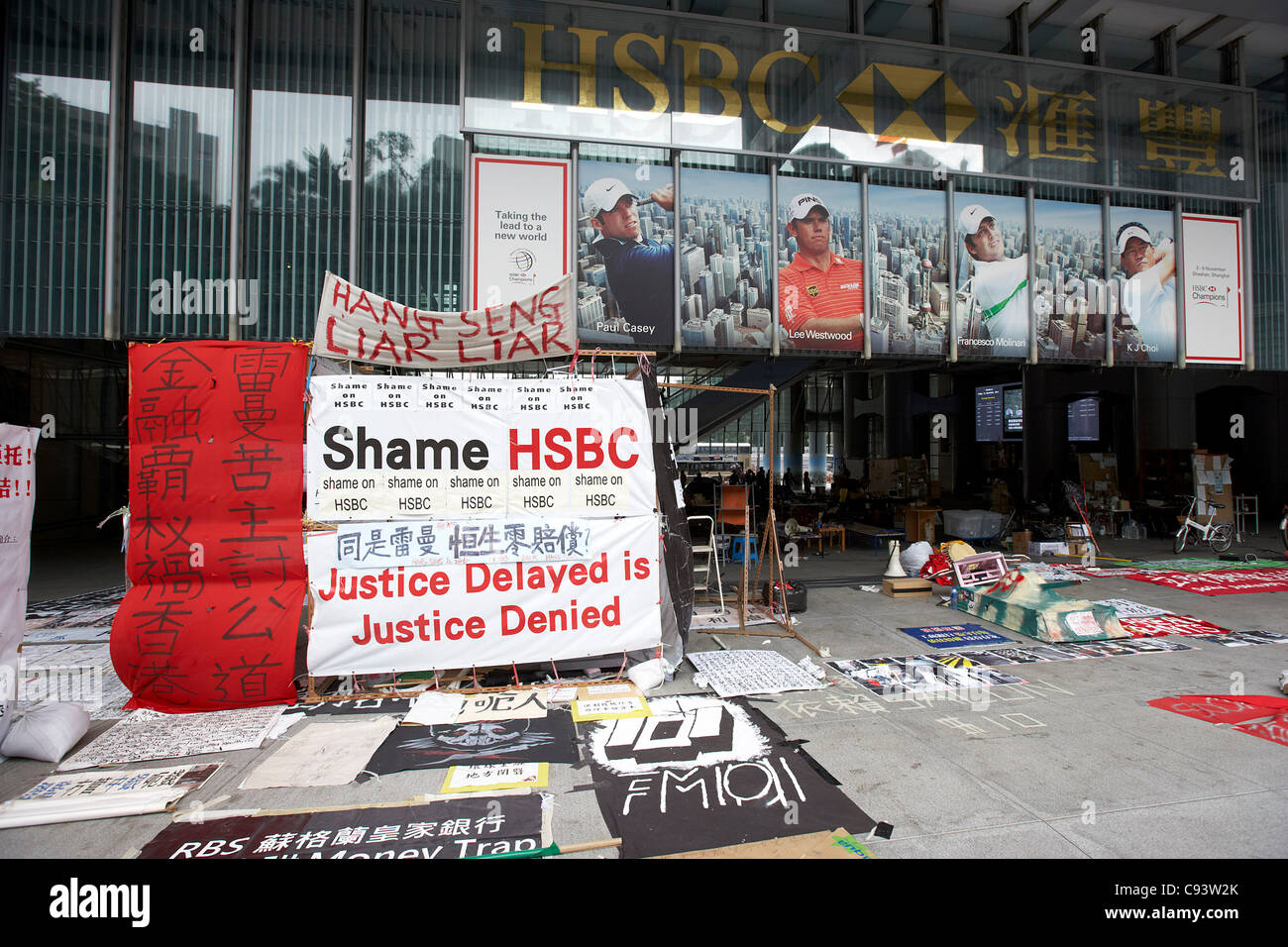 L'occuper le centre de manifestation dans la hall de la siège de la Banque HSBC dans les quartier central de Hong Kong, Chine, 11 Novembre 2011 Banque D'Images
